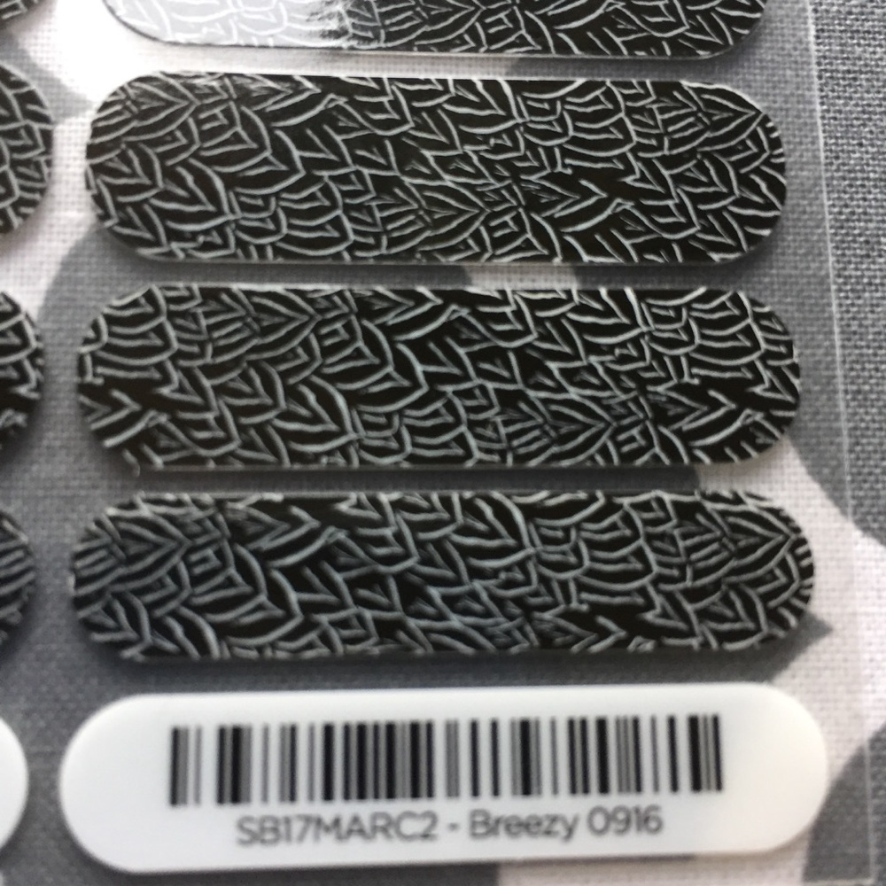 Black & White 🦅Feather Nail Wraps | Jamberry